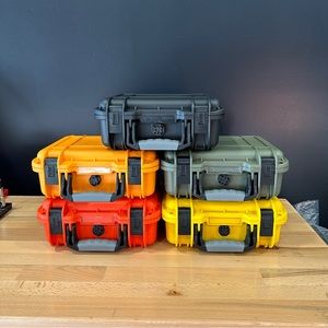 Watch proof watch box holds 6 watches